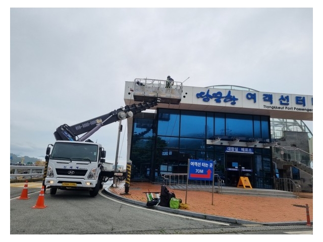 담양외벽청소 오염된 판넬과 건물유리창 화강석 외벽청소